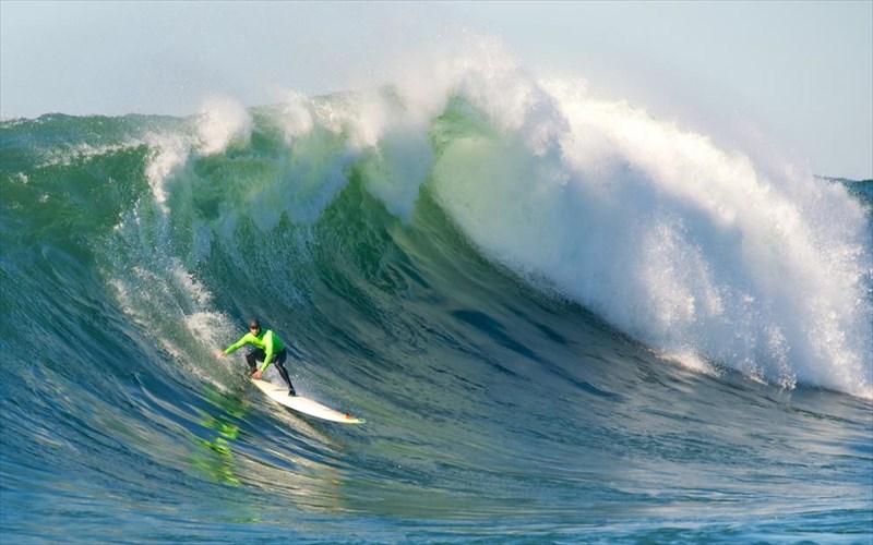 oi-10-kaluteres-paralies-gia-serf