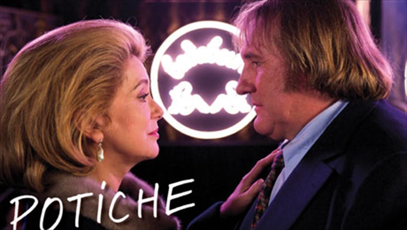 i-katrin-nteneb-bgainei-apo-tin-kouzina-tis