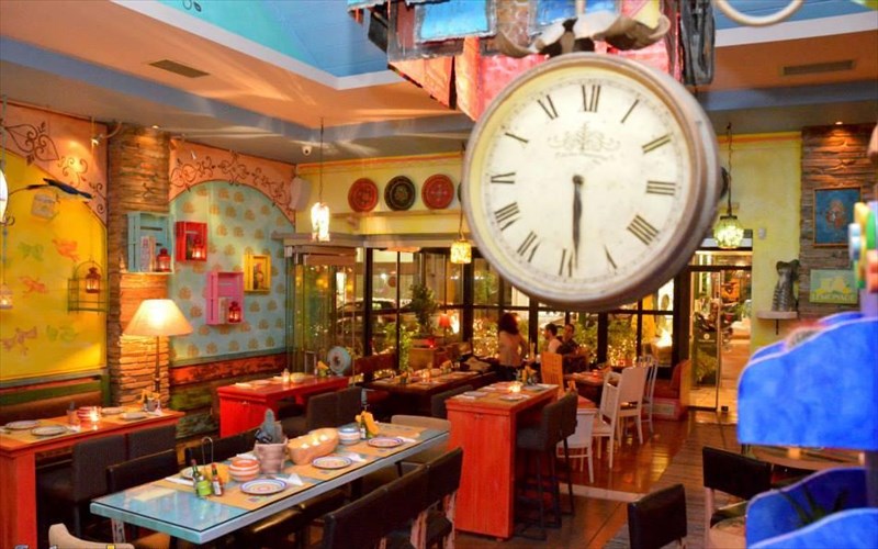 agavita-tekila-sombreros-kai-fugame-gia-nea-filadelfeia