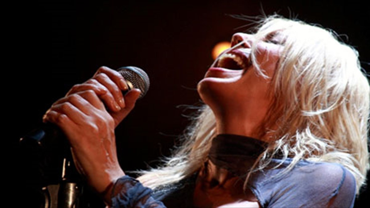 i-theodosia-tsatsou-tragouda-me-soma-kai-psuxi-sto-passport