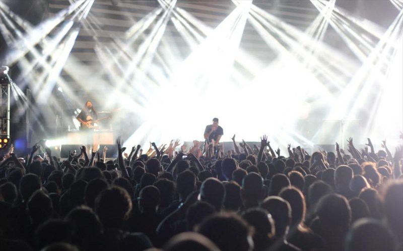 pigame-sto-heavy-by-the-sea-stin-plateia-nerou