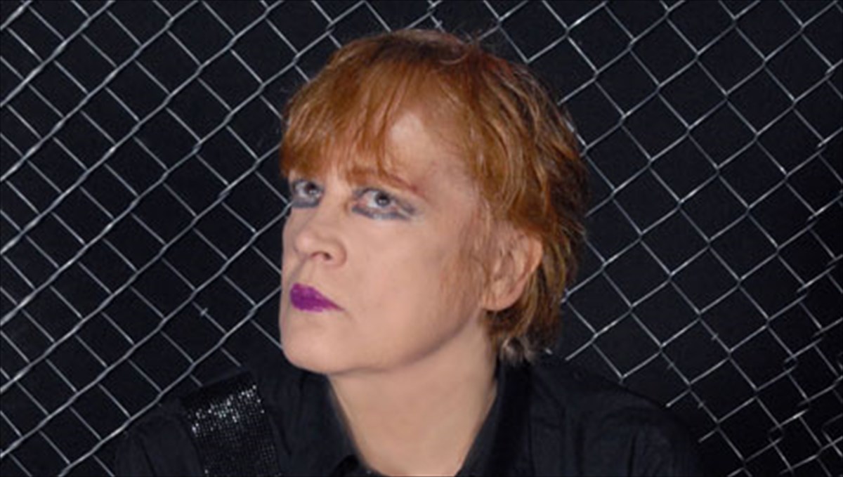 o-peter-xantke-rixnei-to-ganti-ston-pathitiko-theati