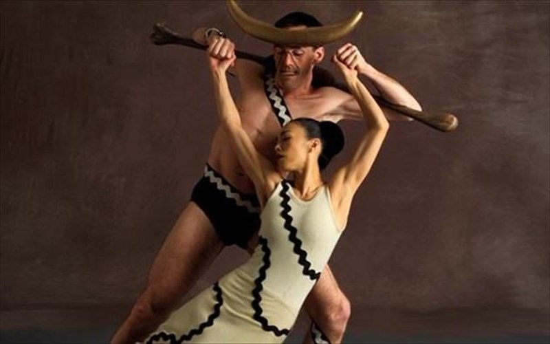 xoreuontas-tous-ellinikous-muthous-sto-irodeio