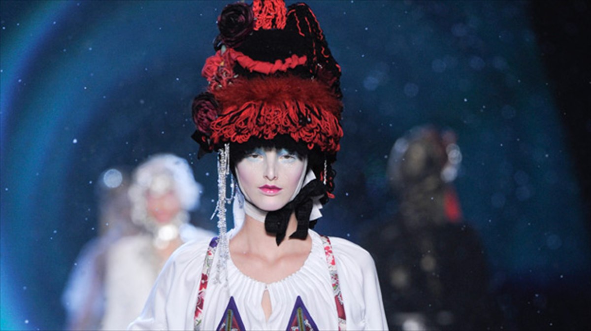 sugxronoi-sxediastes-se-dialogo-me-tin-paradosiaki-foresia