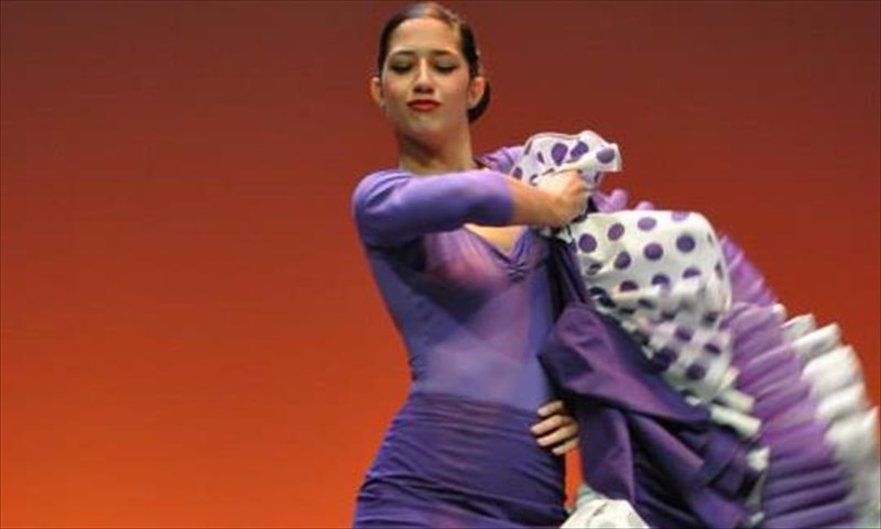 oi-spoudastes-tou-flamenco-rueda-se-mia-xoreutiki-epideiksi