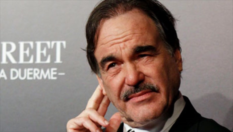 o-oliber-stooun-strefei-ton-fako-tou-stin-kalifornia