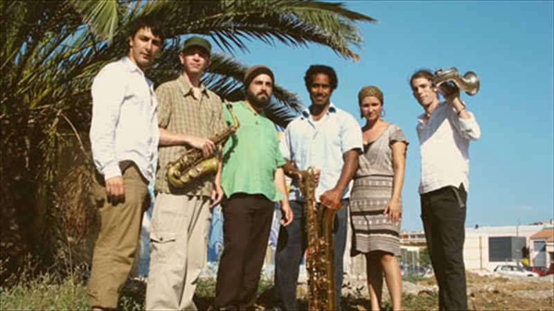 duo-afro-mpantes-fotia-se-mia-ekriktiki-sunantisi