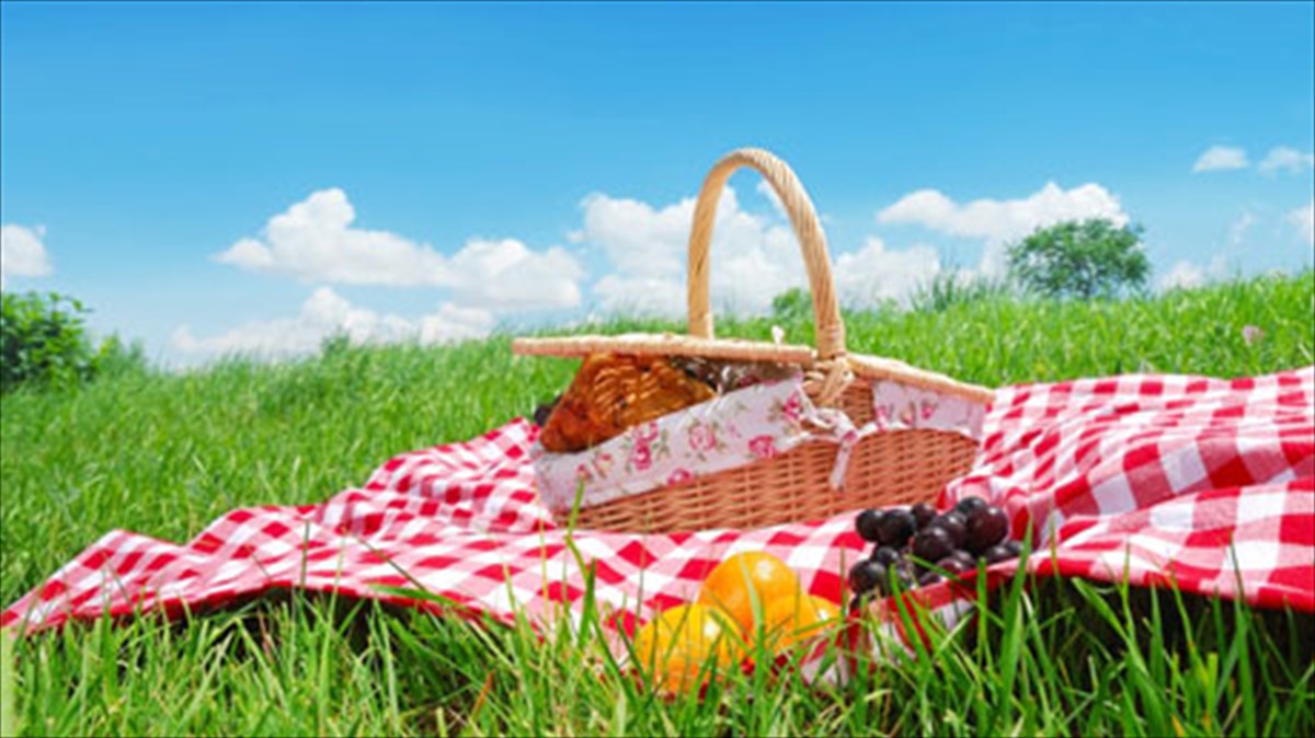 gemiste-to-kalathi-tou-piknik