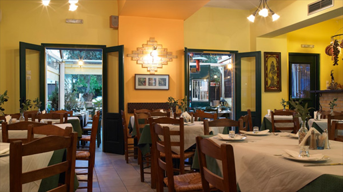 koundouros-ena-kritiko-mageriko-klebei-kardies