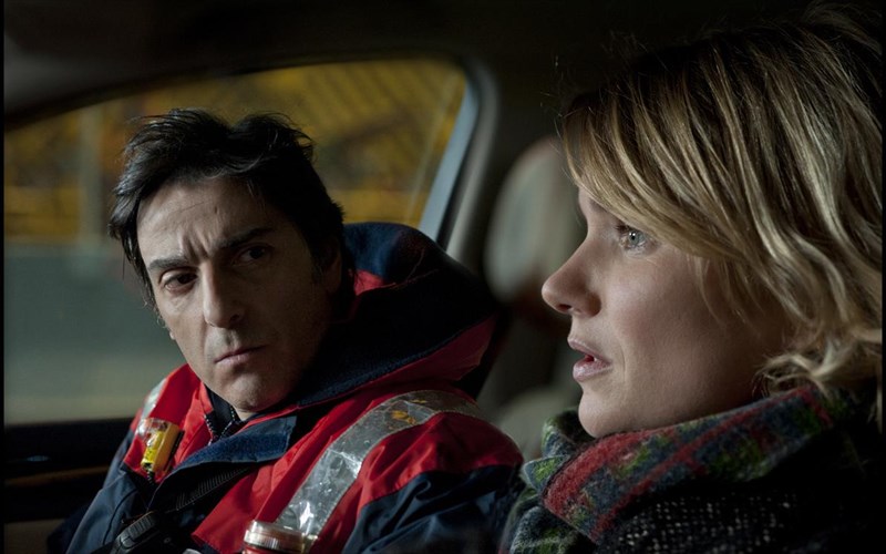 arkoun-38-martures-gia-enan-aneksixniasto-fono