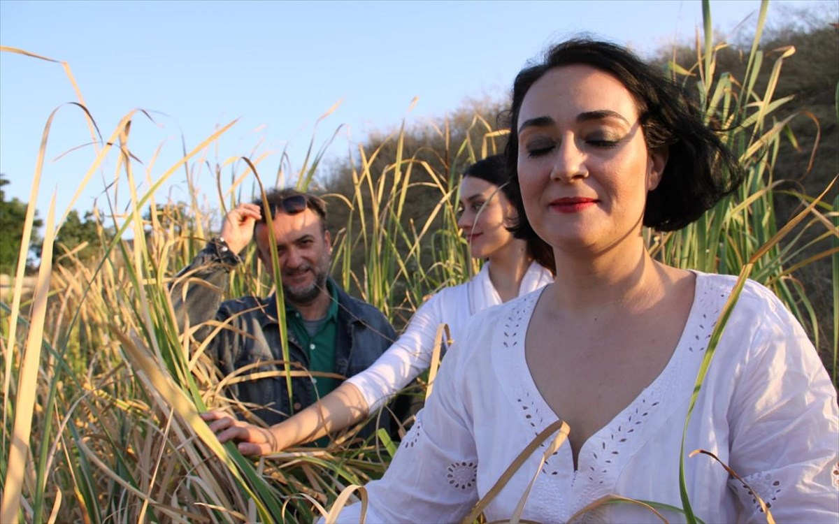 donna-abbandonata-i-polu-me-stenaxorisate-kurie-giorgo-mou-fotografia-deuteri-2014-polu-me-stenaxorisate-kurie-giorgo-mou-fotografia-deuteri-2014