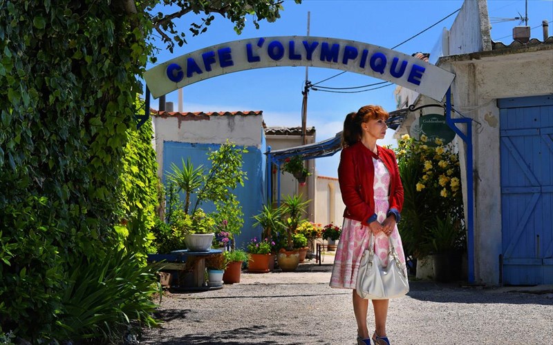 ena-eniliko-paramuthi-me-fonto-ti-mesogeio