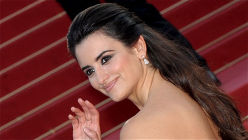 h-penelope-krouz-dinei-kai-pali-rantebou-me-ton-gounti-alen