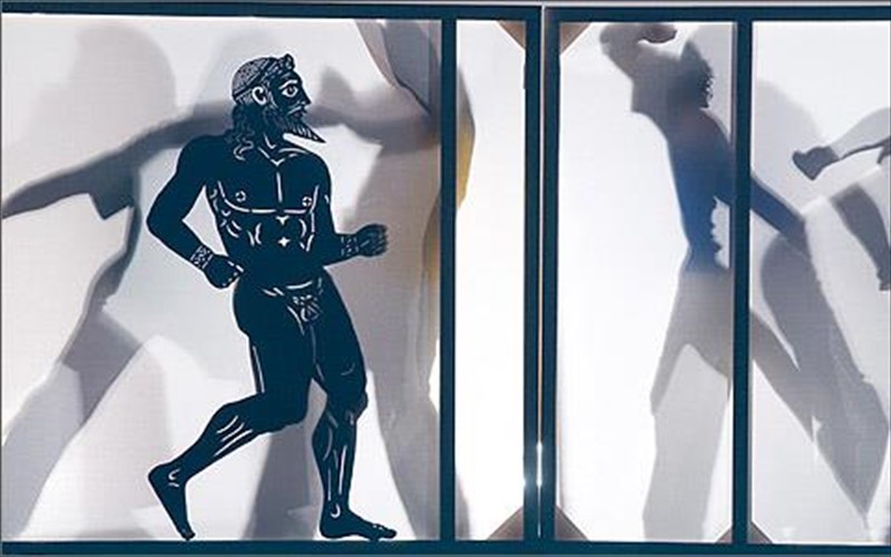 aias-sto-festibal-aisxuleion-me-ti-skinothetiki-upografi-tis-marthas-frintzila