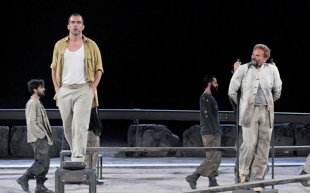 filoktitis-fotografia-arxaio-theatro-epidaurou-2014