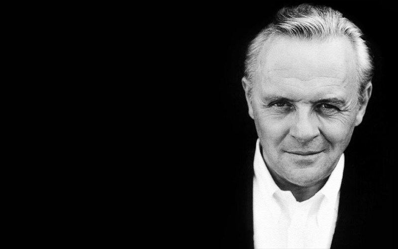 o-anthony-hopkins-eisballei-sti-mikri-othoni