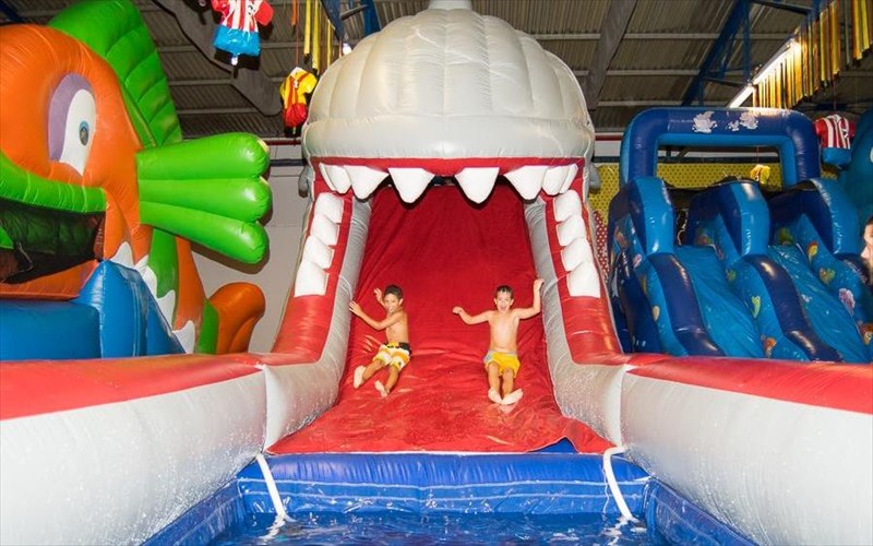 auto-to-kalokairi-paizoume-kai-boutame-sto-athens-holiday-park