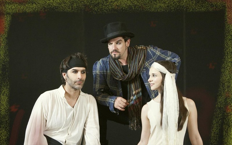 oi-protagonistes-tis-mauris-komodias-fantastico-ta-dimiourgimena-sumferonta