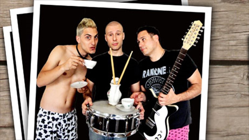 meta-tin-anastasi-katebainoume-gkazi