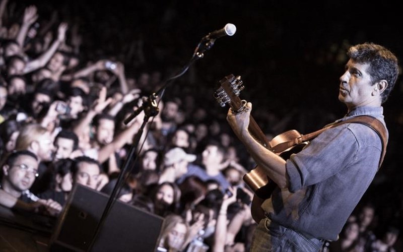 o-sokratis-malamas-katebainei-peiraia