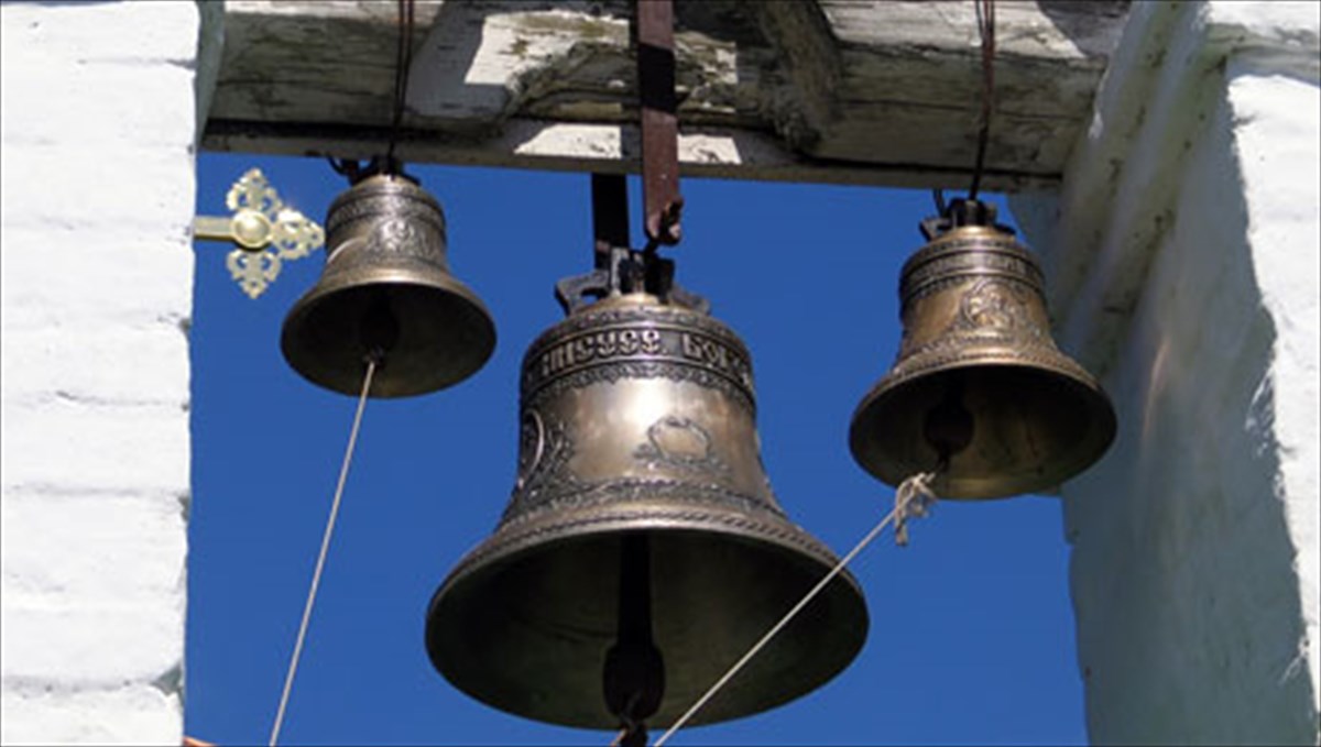 i-ellada-foraei-ta-lampriatika-tis