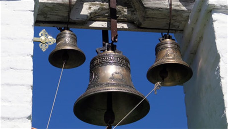 i-ellada-foraei-ta-lampriatika-tis