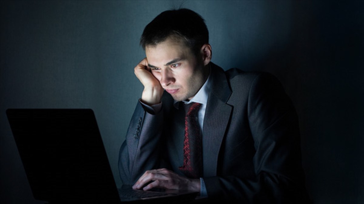 o-upologistis-to-bradu-prokalei-aϋpnia