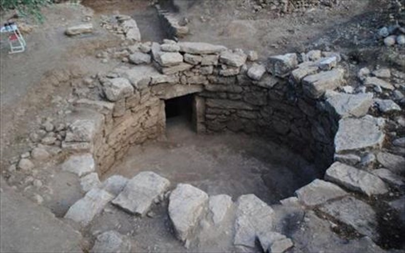 tafos-ton-mukinaikon-xronon-brethike-konta-stin-amfissa