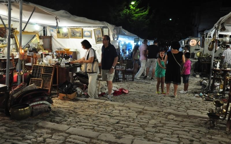 mia-bolta-sto-pazari-antikon-tis-kuparissias