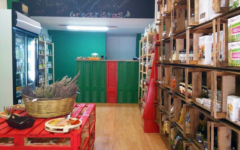 groceristas-to-megaleio-tis-fusis-se-ena-delicatessen