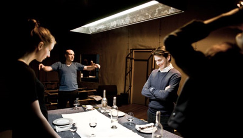 i-theatriki-metafora-tou-ergou-skines-apo-ena-gamo