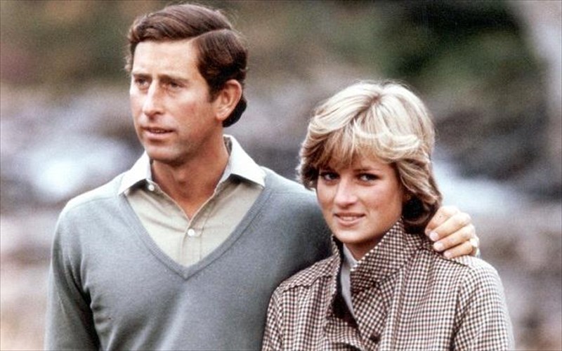 bgainei-biblio-me-tis-pikantikes-leptomereies-apo-ti-sxesi-tou-karolou-me-tin-ntaiana