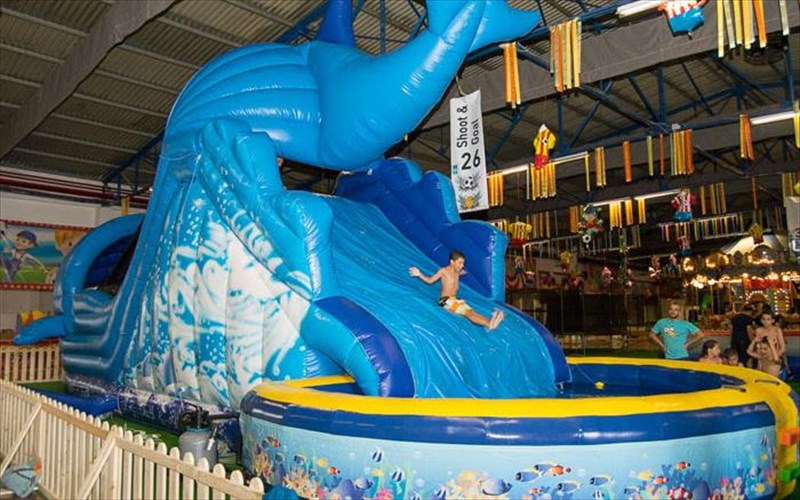 sunexiste-tis-diakopes-sas-sto-athens-holiday-park