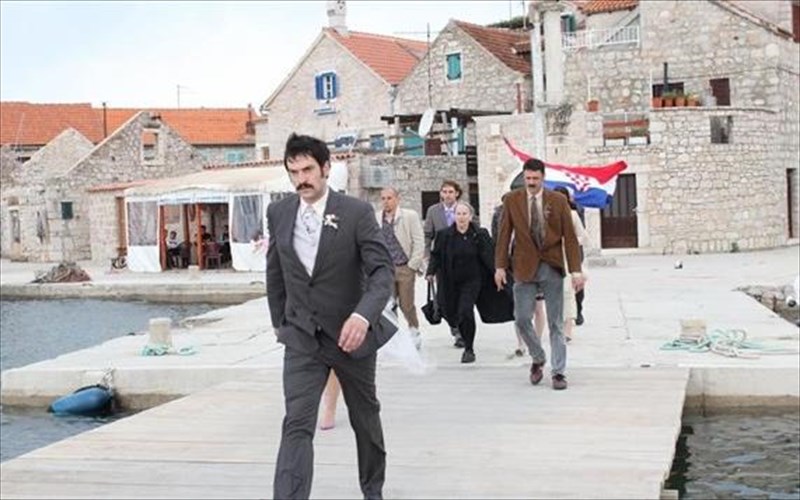 kritiki-tainias-theiko-kolpo