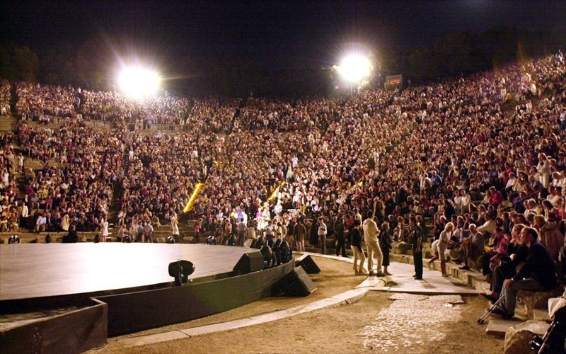 oloklironetai-to-festibal-epidaurou
