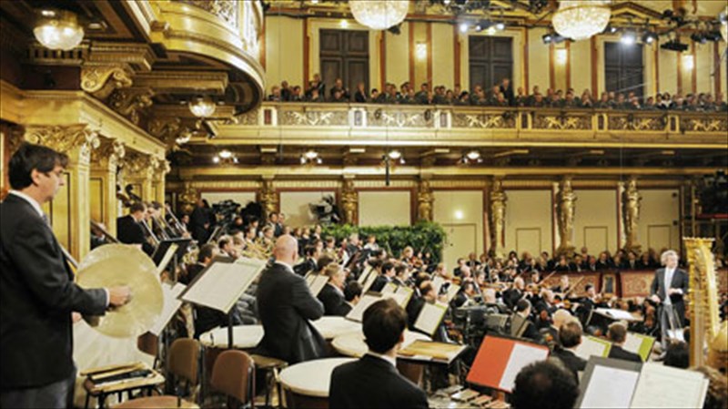 oi-solistes-tis-filarmonikis-tis-biennis-sto-megaro
