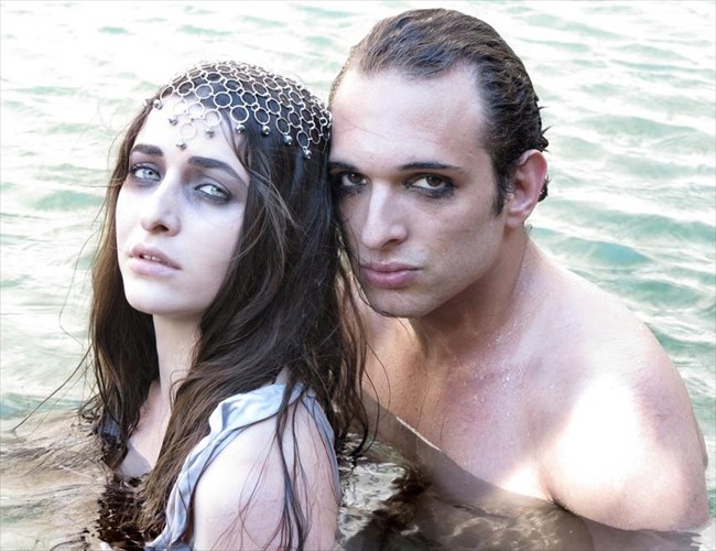 i-neraida-gia-liges-akomi-bradies-sas-perimenei-sti-limni-tis-bouliagmenis