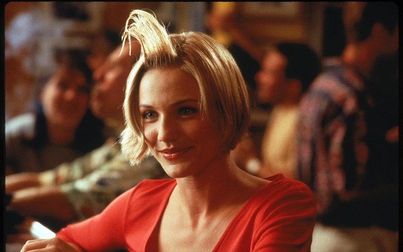 komodies-austira-gia-enilikes