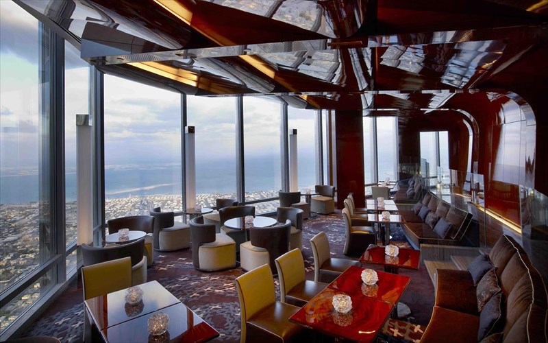 estiatoria-gia-deipno-ston-ourano