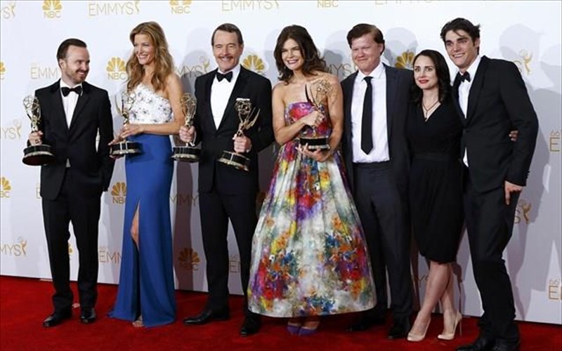 kuriarxise-to-breaking-bad-sta-brabeia-emmy