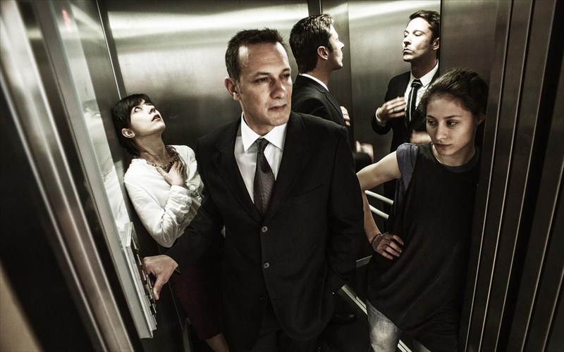 anazitisi-ergasias-ergo-se-trianta-thrausmata-kai-xilnta-epanalipseis-parastaseon-me-galliko-aroma