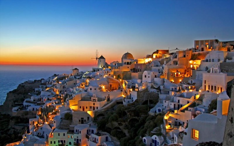 me-ouranio-tokso-xromaton-paromoiazei-to-bbc-ti-santorini