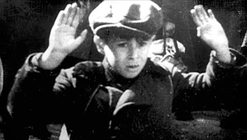 o-fasismos-upo-to-prisma-tis-psuxologikis-ermineias