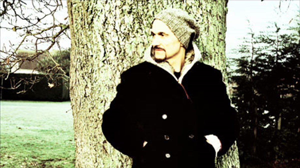 i-foni-ton-James-stin-athina