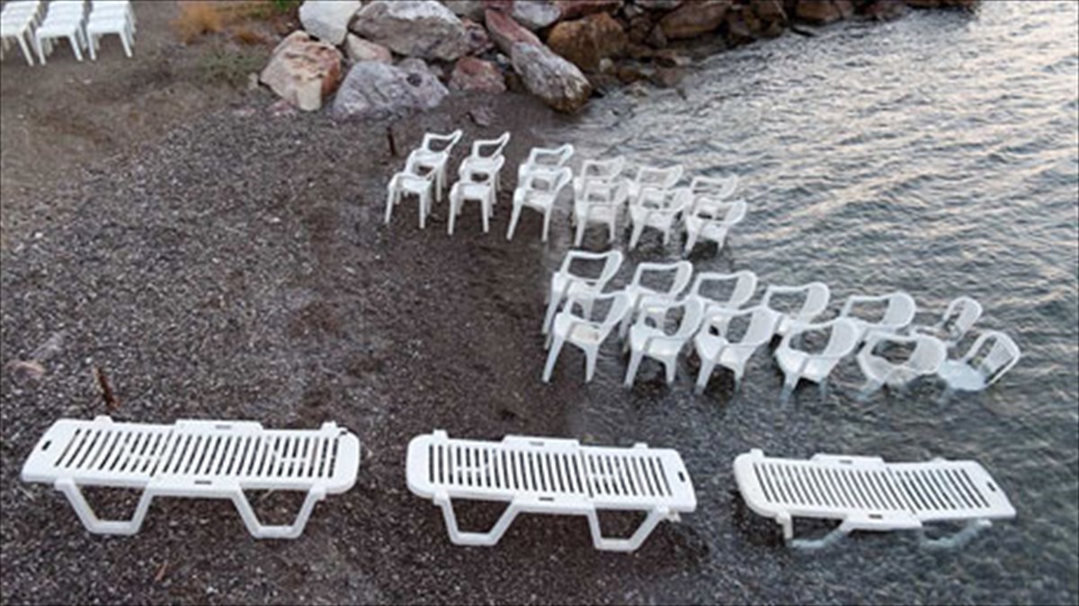 oi-plastikes-aspres-karekles-ginontai-erga-texnis