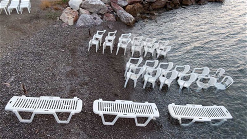 oi-plastikes-aspres-karekles-ginontai-erga-texnis