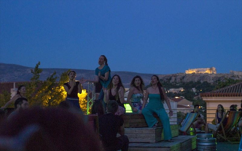 to-opera-stountio-tis-ethnikis-lurikis-skinis-stin-taratsa-tou-bios