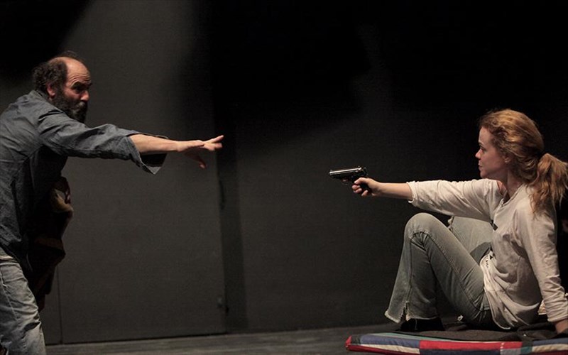 to-blasted-ereipia-epistrefei-gia-28-parastaseis