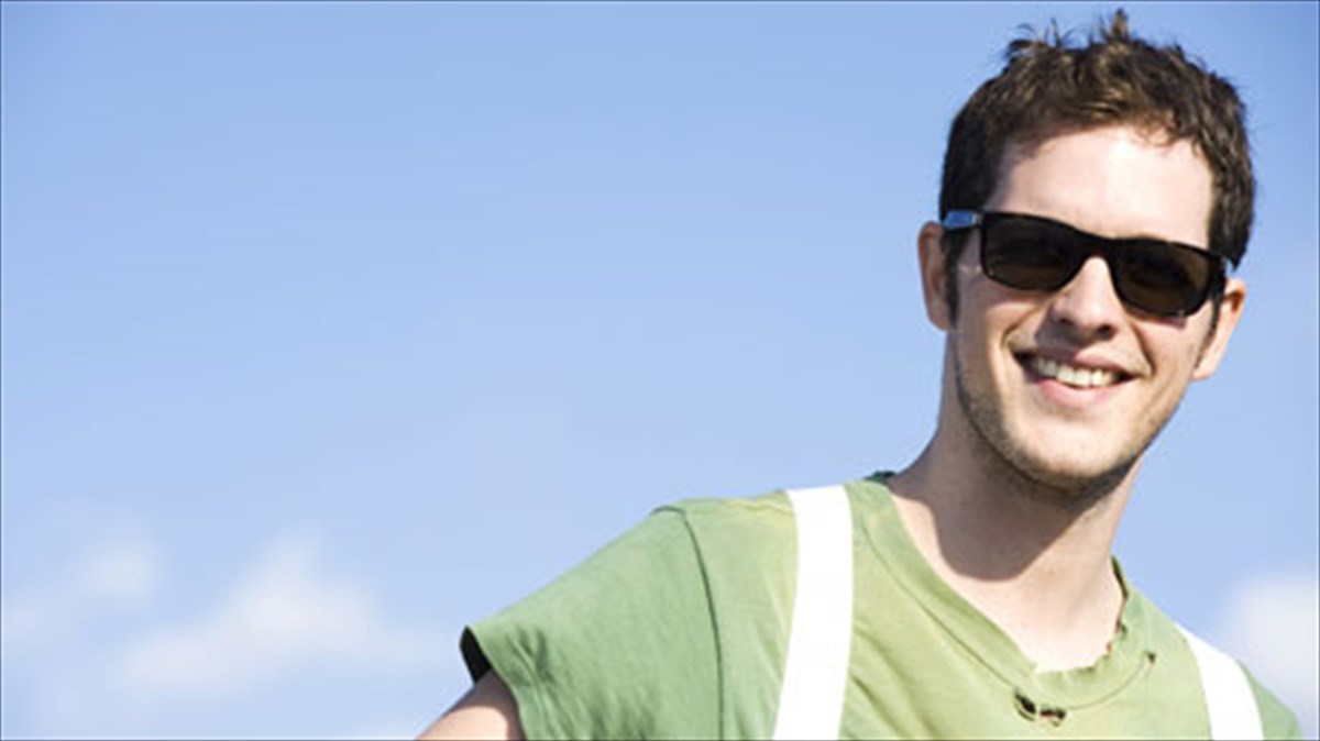 o-leon-apoxaireta-ton-xeimona-ston-stauro-tou-notou