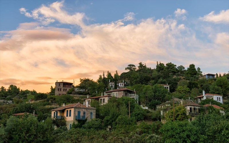 pente-omorfa-xoria-tis-elladas-mas-sustinontai